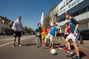 PSV trakteert buren in Philipsdorp op voetbalclinic